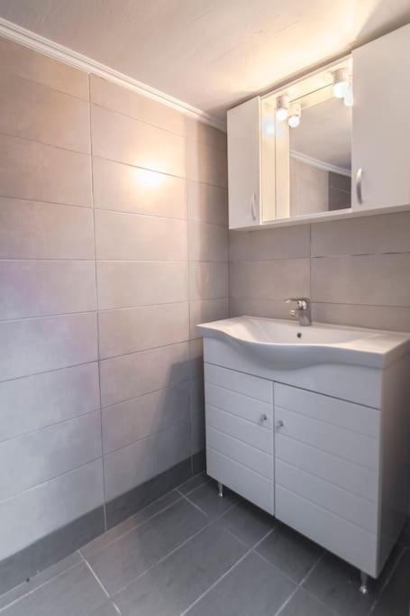 אתונה Downtown Rare And Modern Two Storey Building מראה חיצוני תמונה