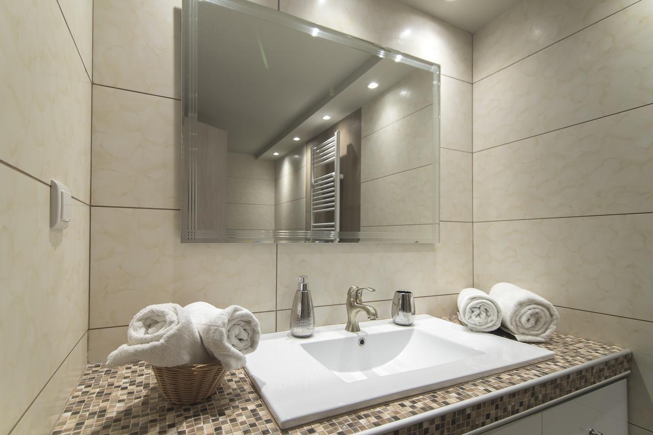 אתונה Downtown Rare And Modern Two Storey Building מראה חיצוני תמונה